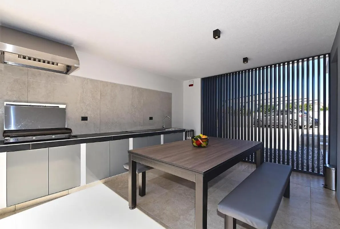 Spacious Villa With Pool And Garden In Stokovci Croatia
