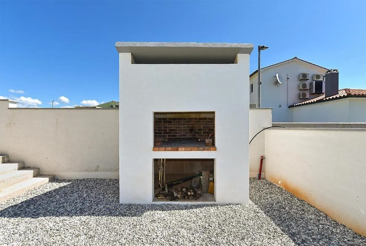Spacious Villa With Pool And Garden In Stokovci