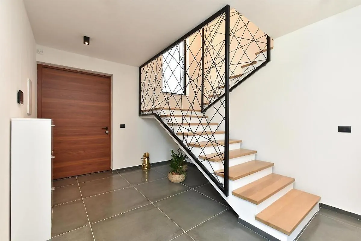 Spacious Villa With Pool And Garden In Stokovci