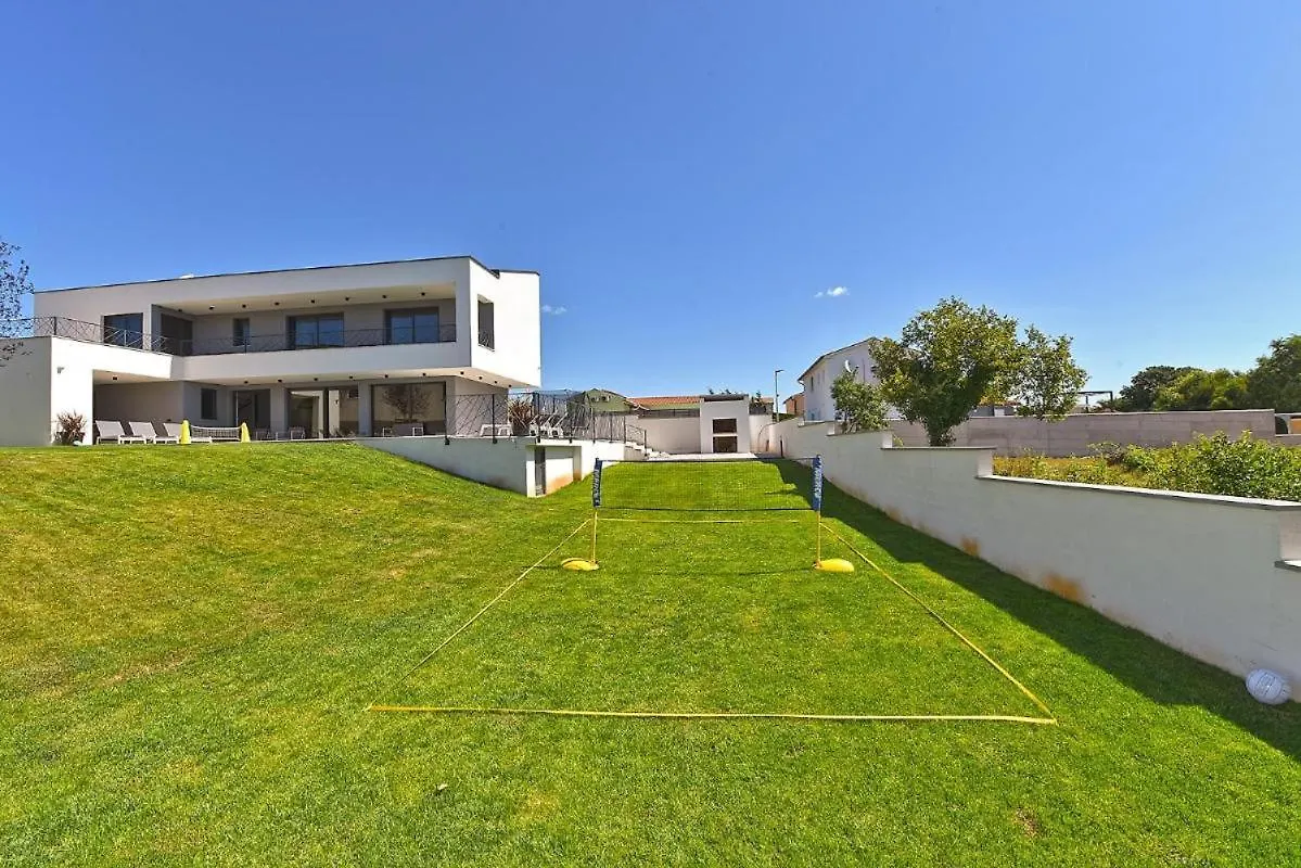 Spacious Villa With Pool And Garden In Stokovci
