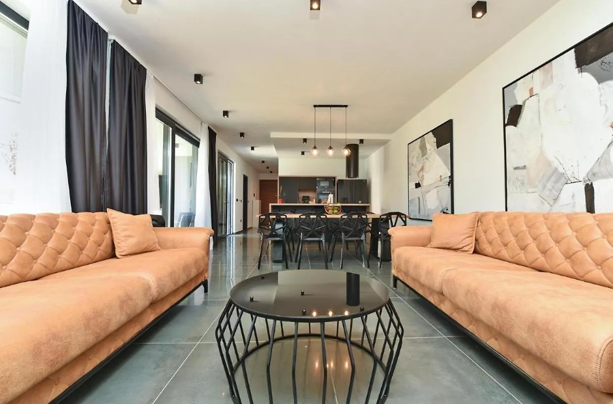 Spacious Villa With Pool And Garden In Stokovci Croatia