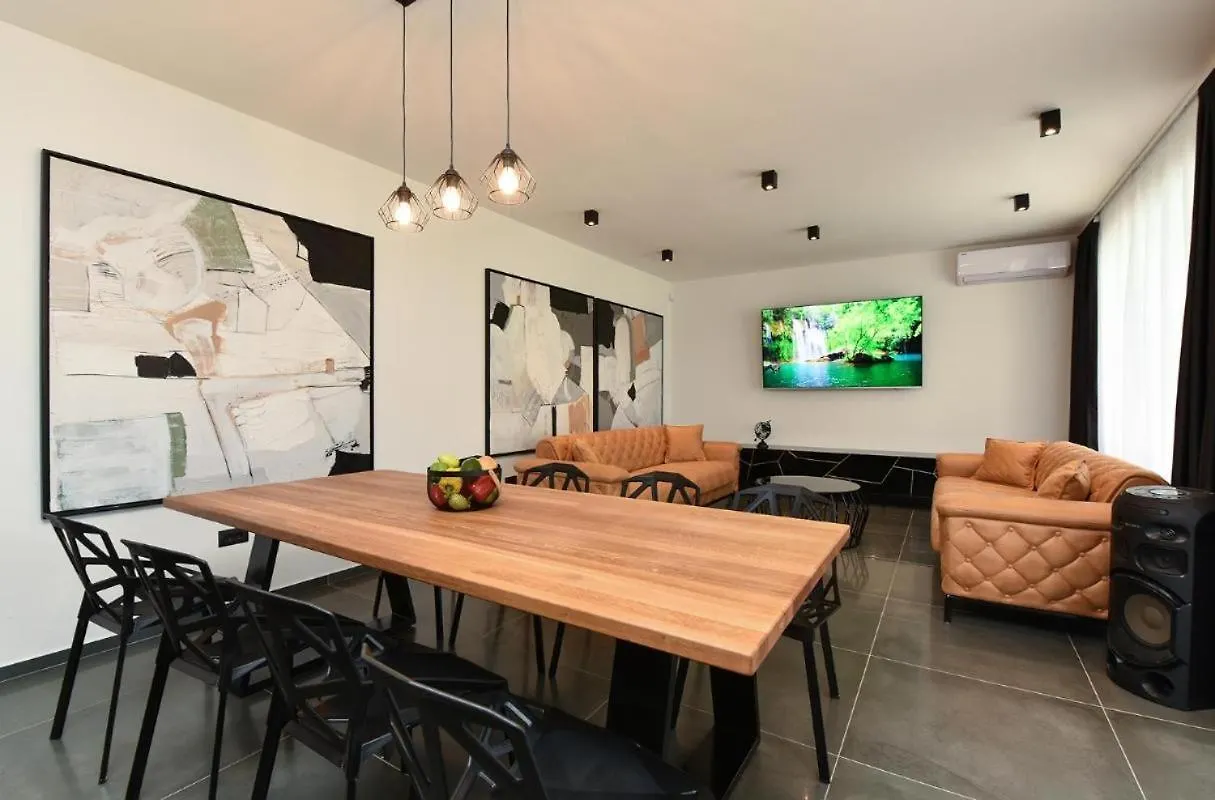 Spacious Villa With Pool And Garden In Stokovci